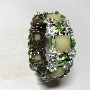 NWOT bracelet with cream stones